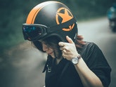 Light, comfortable and practical helmet